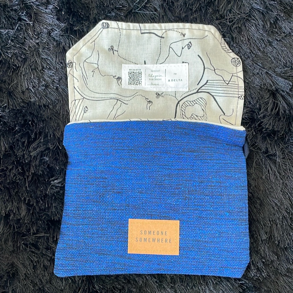 Someone somewhere delta one toiletry bag